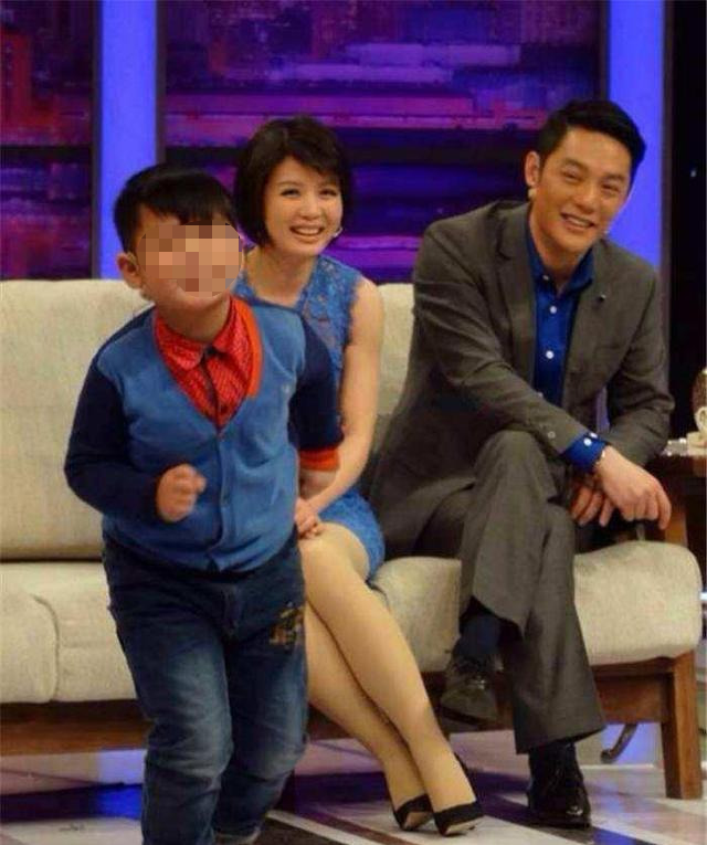 回顾程愫花21年捧红丈夫遭抛弃为儿子不愿再婚今完美逆袭