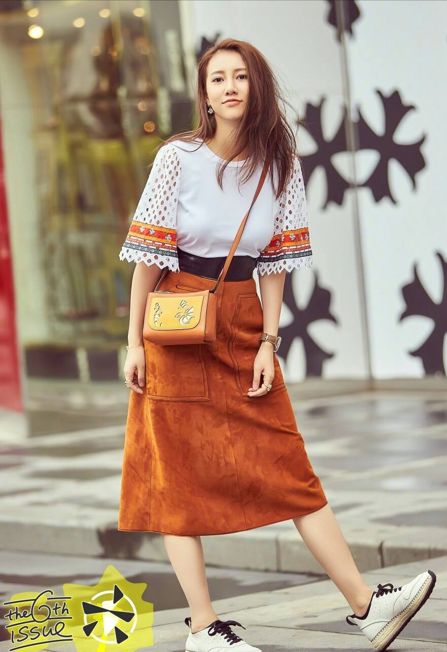 她是壮族人,许多人听到"弦子"这个名字时,总会习惯性地认为,这是一个