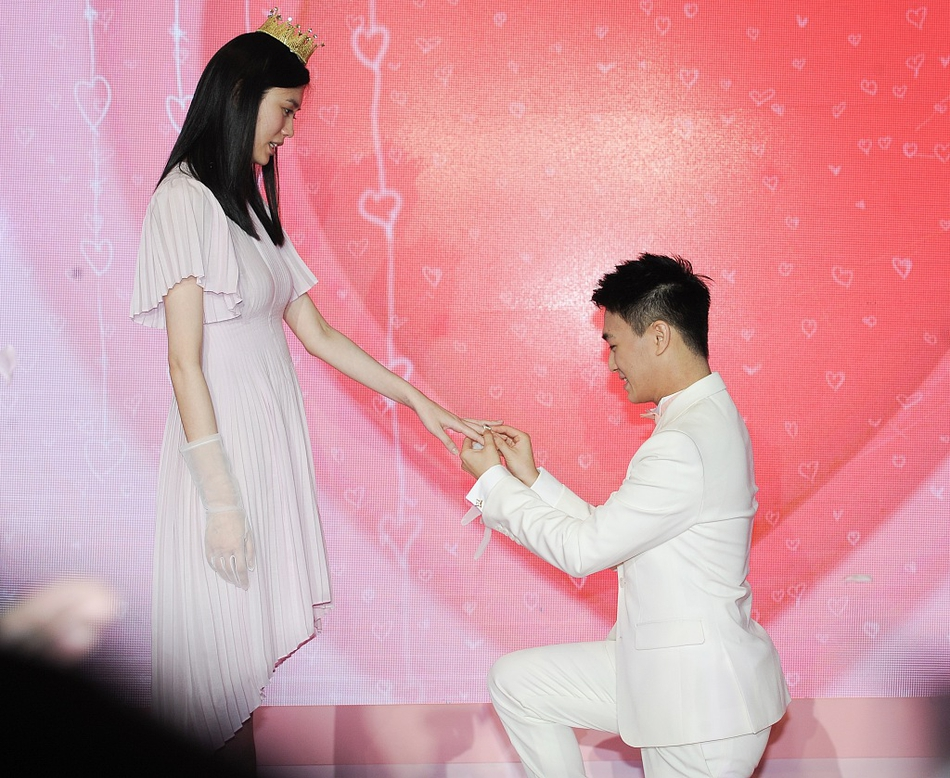 澳门一夜赌王家族c位的奚梦瑶彻底戳穿她的豪门地位