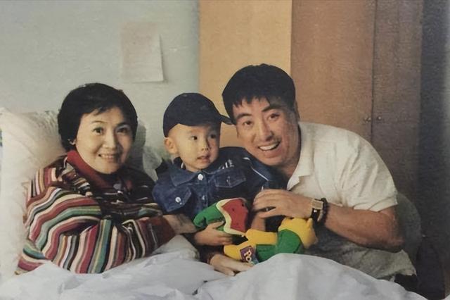 第五位杨洪武杨洪武先生被很多同行称为舞台硬汉,个性突出,对待演艺