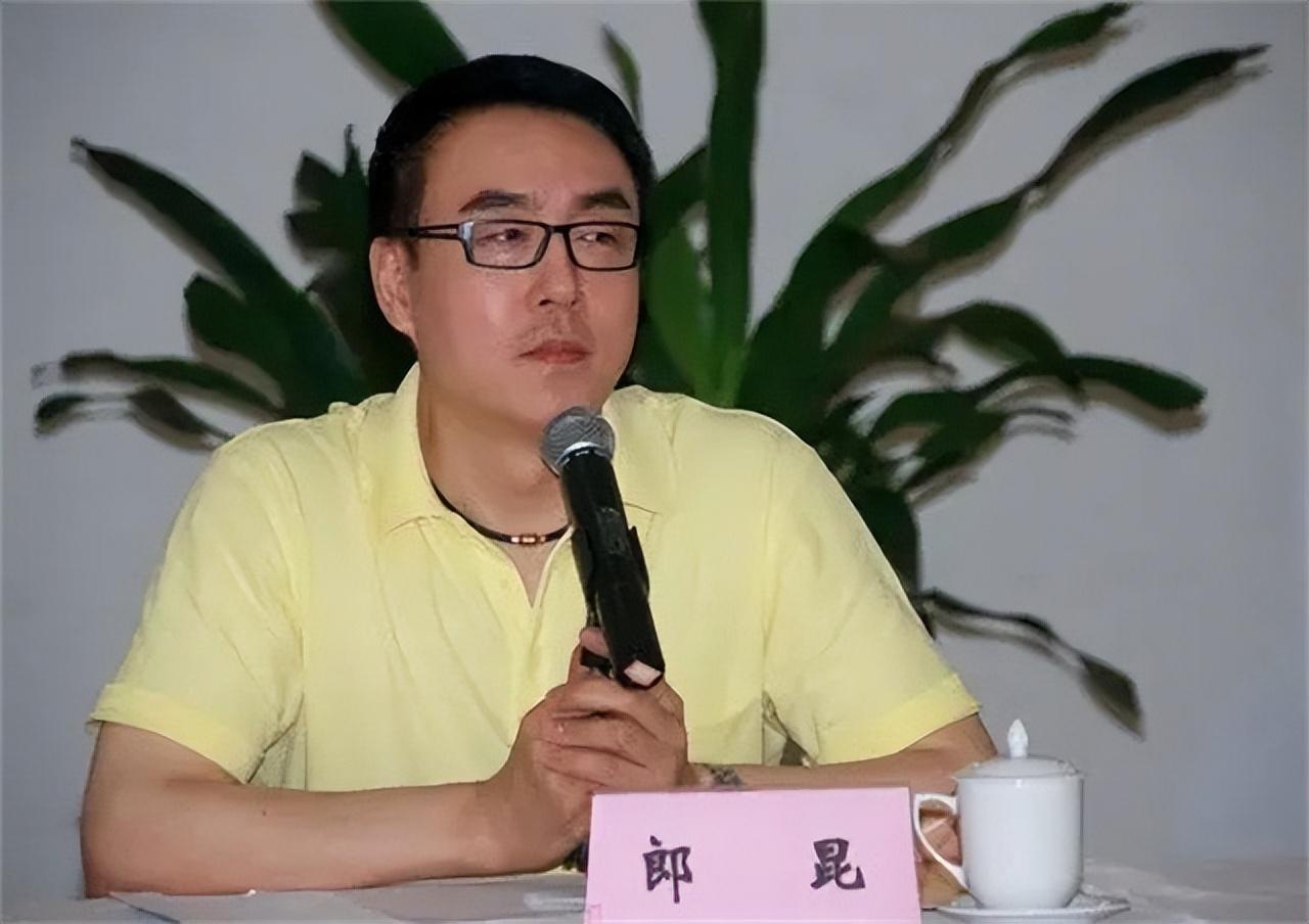 回顾郎昆春晚总导演出轨舞蹈演员52岁患脑瘤抛弃瘫痪小三