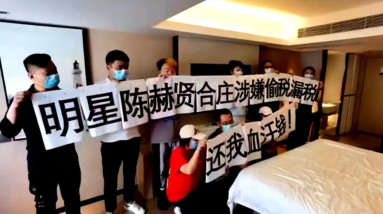 陈赫在直播间的人气非常地高,他本人幽默风趣吸引了不少观众.