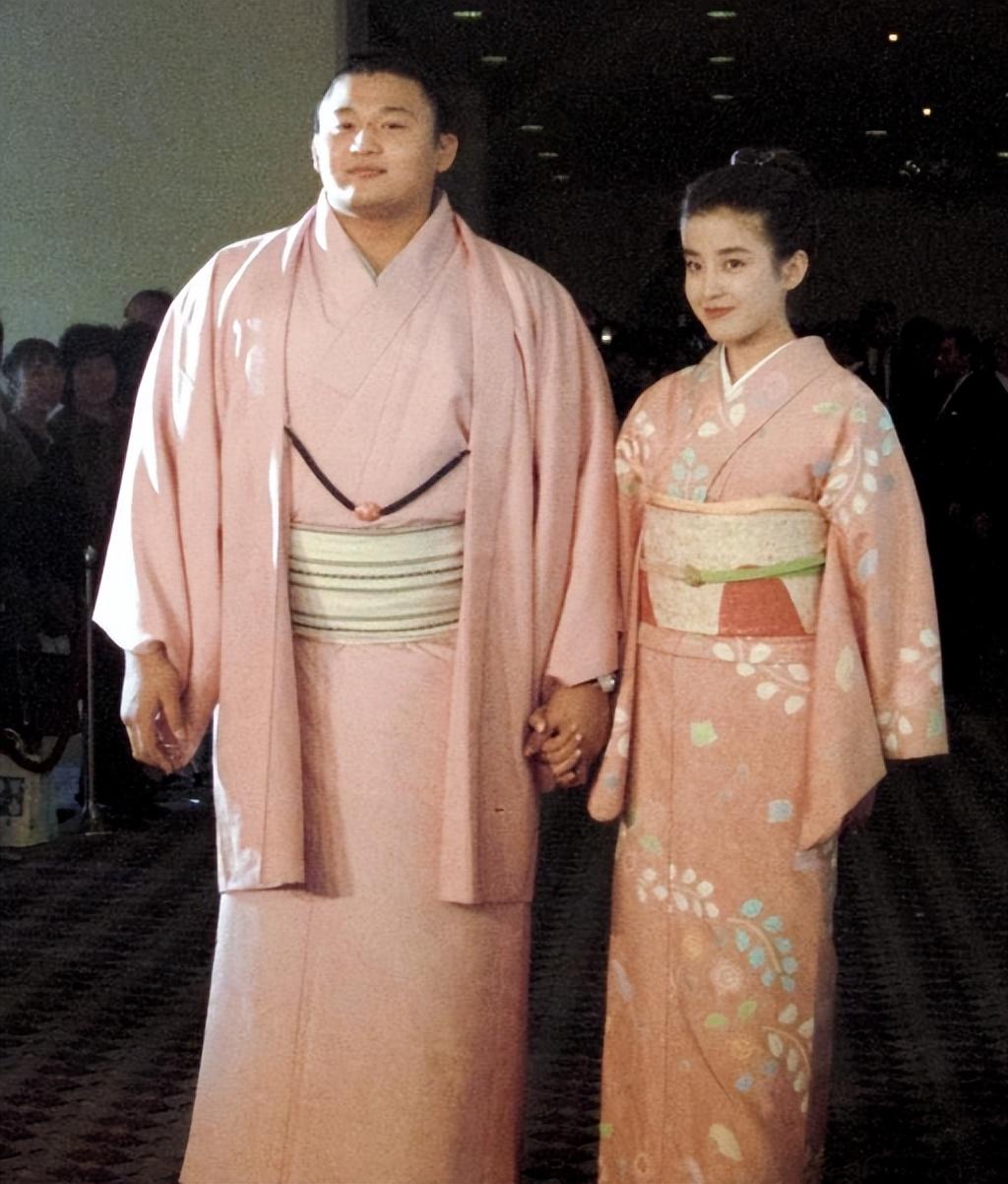 回顾其母亲为何要这么对待宫泽理惠如今她生活得怎么样了