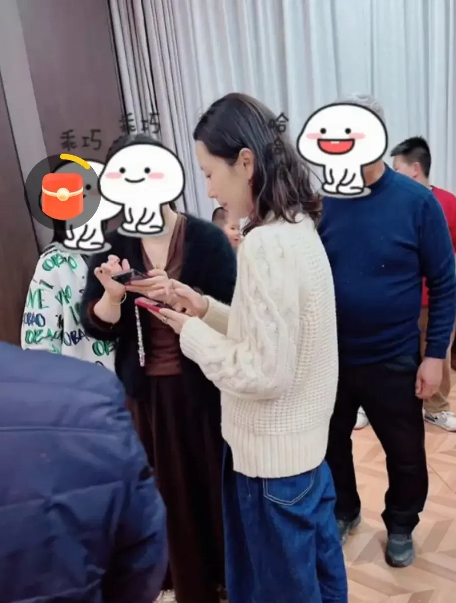 明星回老家的真实状态曝光谁接地气谁在耍大牌一目了然