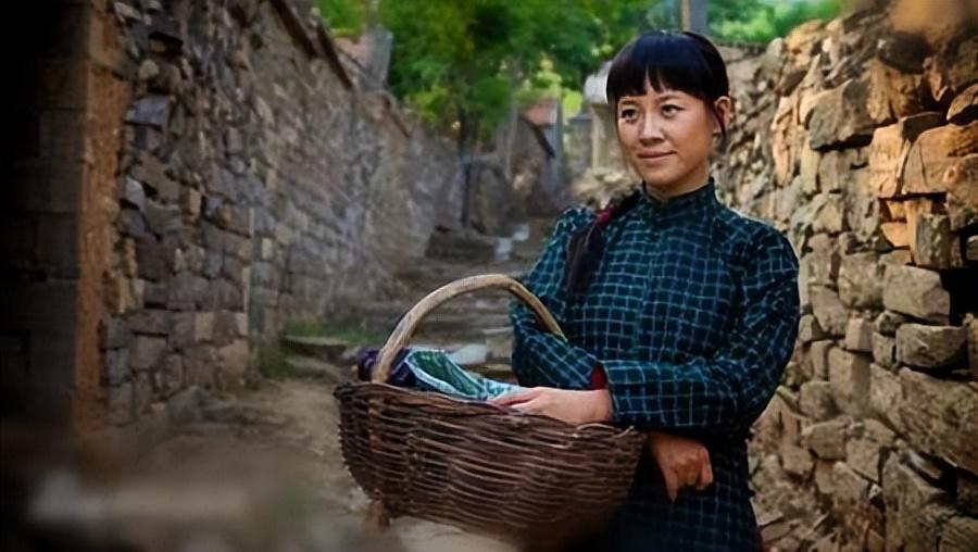 回顾8位戏里土得掉渣的村姑现实中这么美反差太大认不出