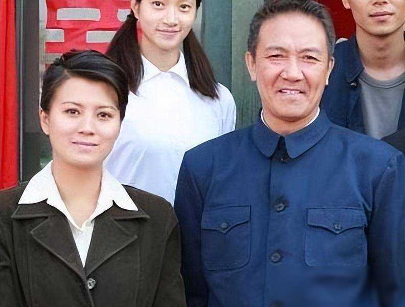 转机也由此到来,史兰芽收到了导演的邀请,拍摄《江山》这部电视剧,剧