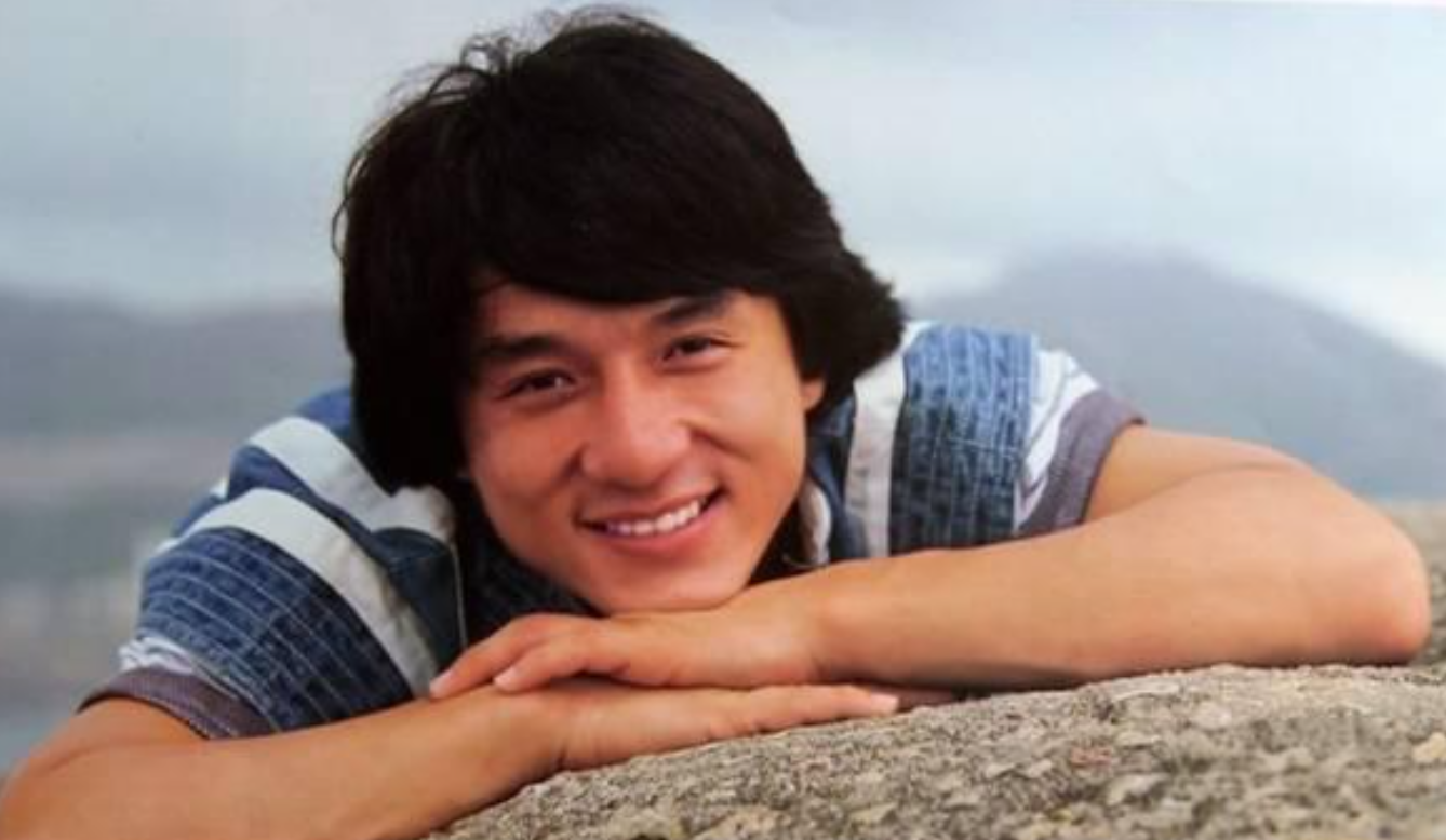 成龙断崖式衰老白发苍苍尽显老态网友泪目我不能接受