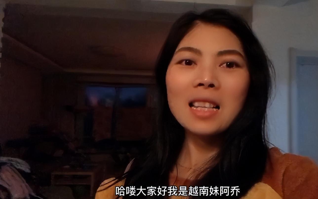 阿乔出生于越南胡志明市的一个小村子.