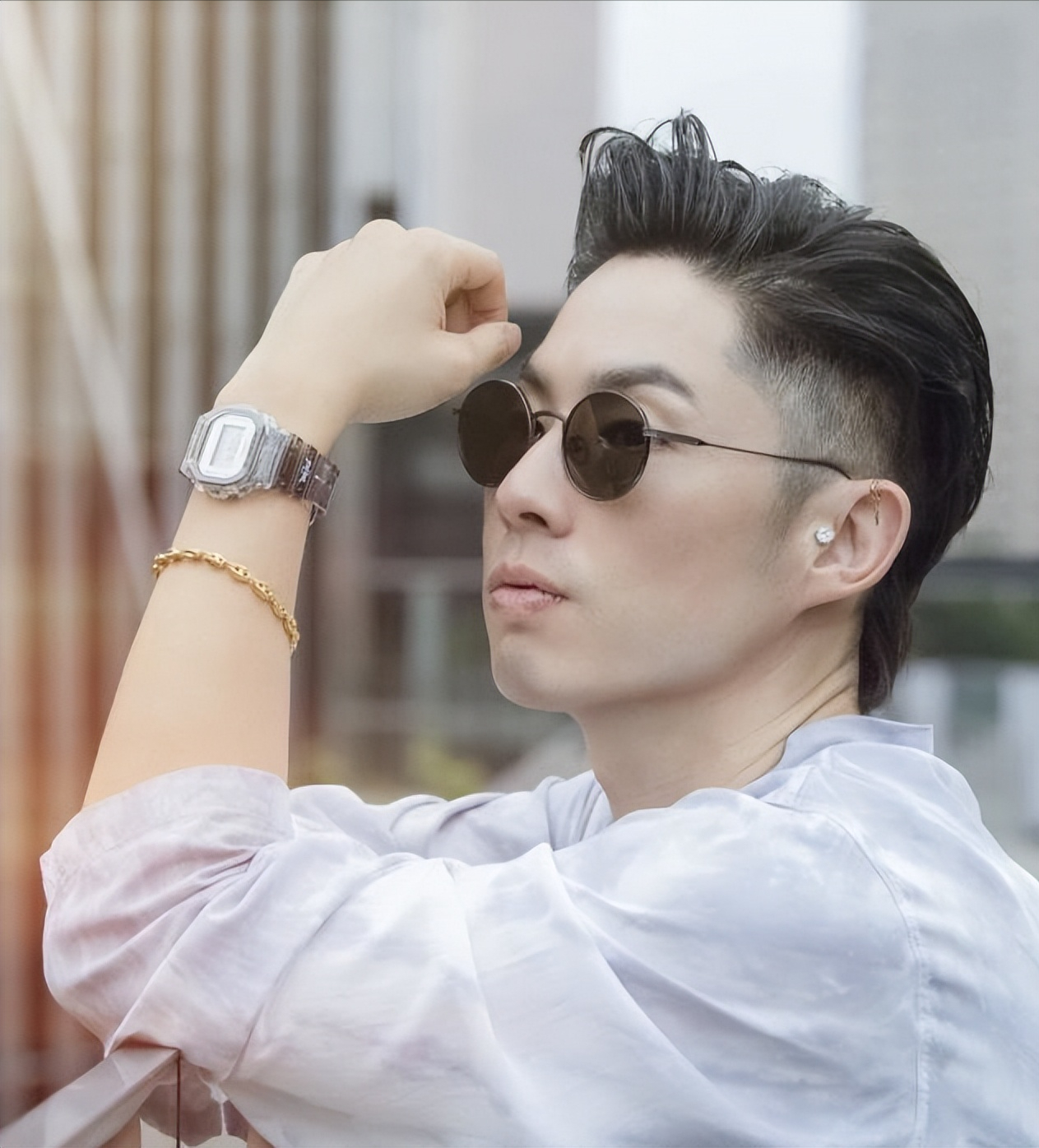 从原来的"丑男"蜕变成"攻气十足"的男人,吴建豪也算是熬出头了.