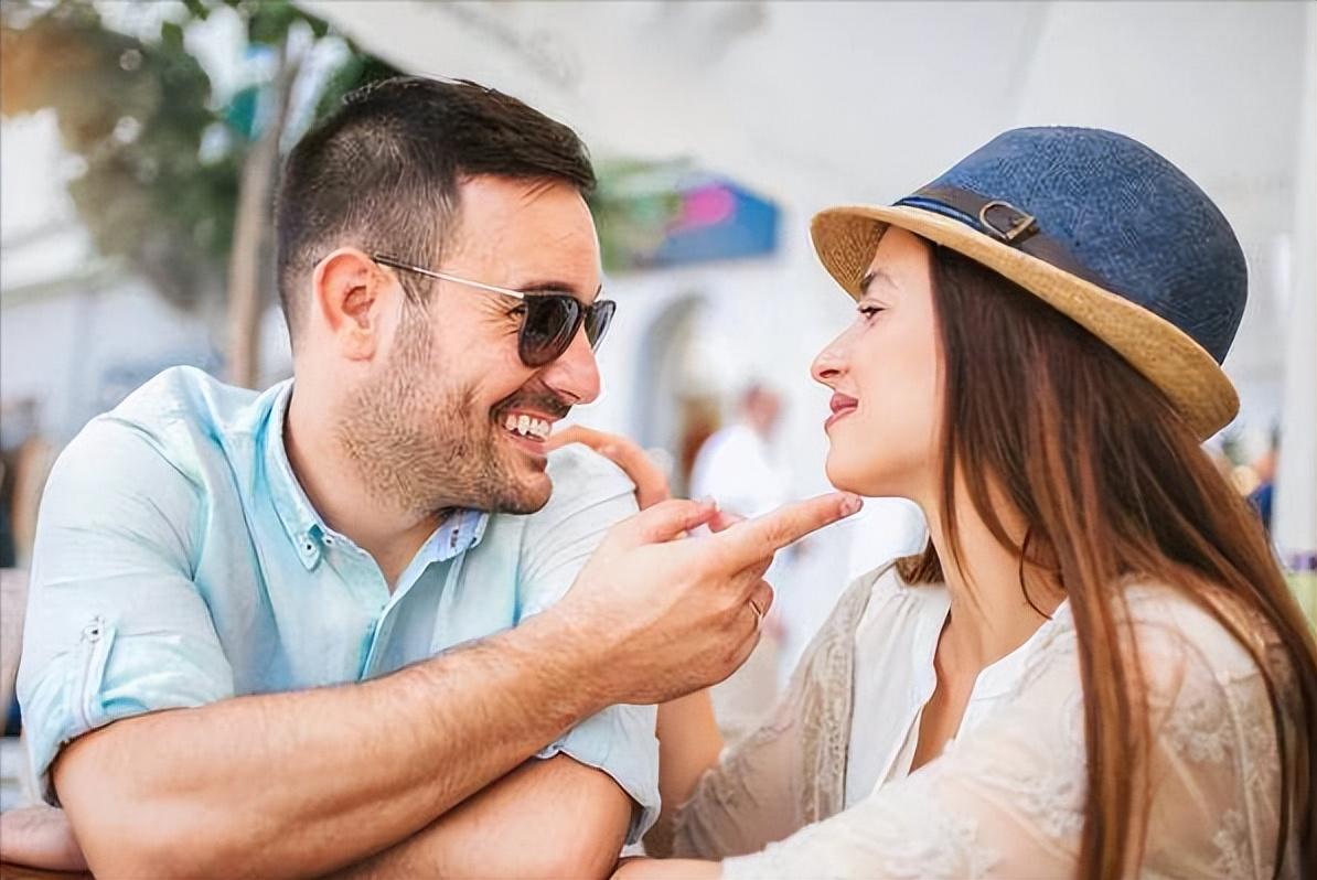 因为长得漂亮,很快张超就在工作的ktv获得了一份工作.