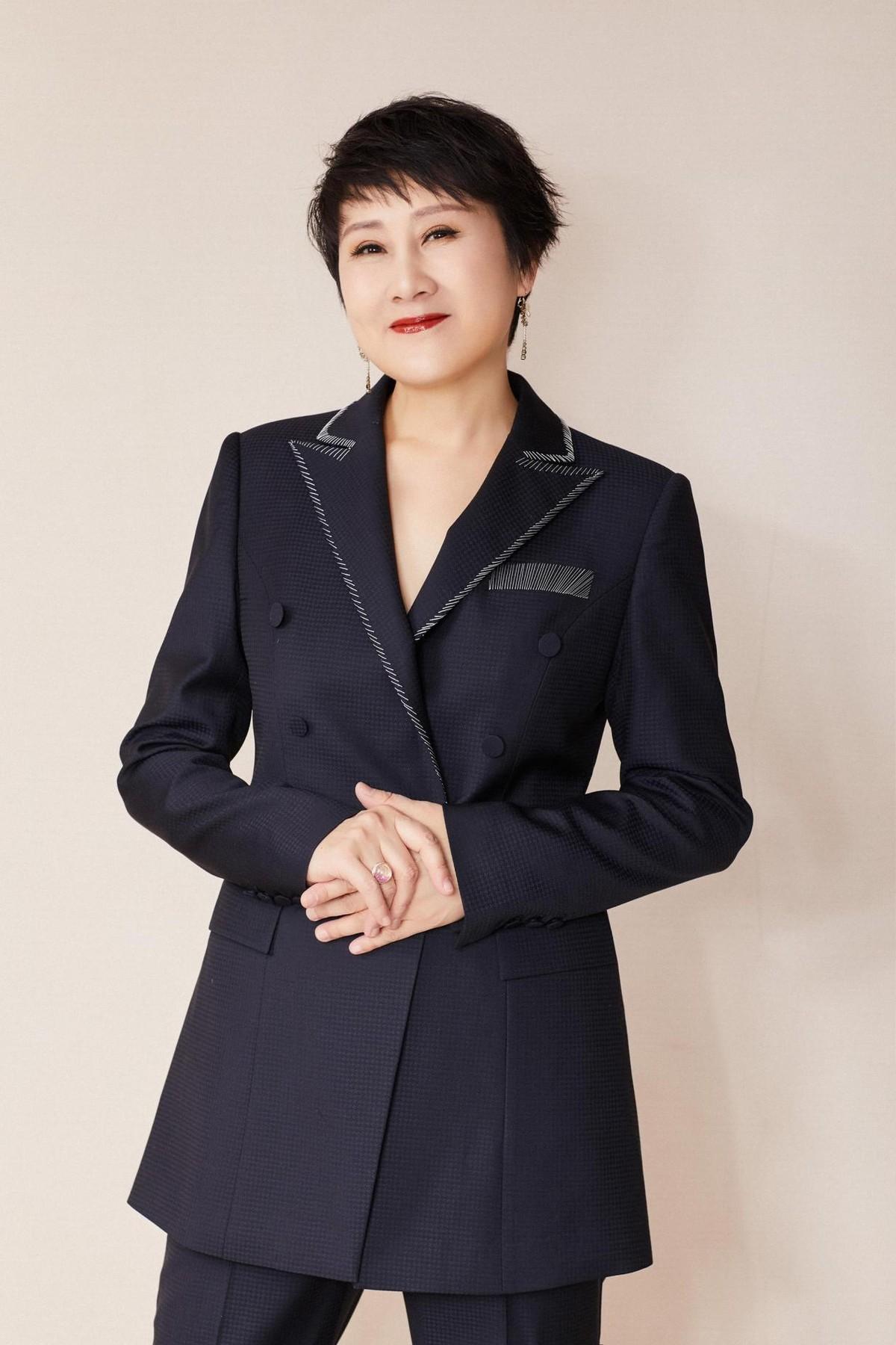 回顾事业巅峰时嫁人将作家丈夫培养成亿万富豪慧芳有多贤惠