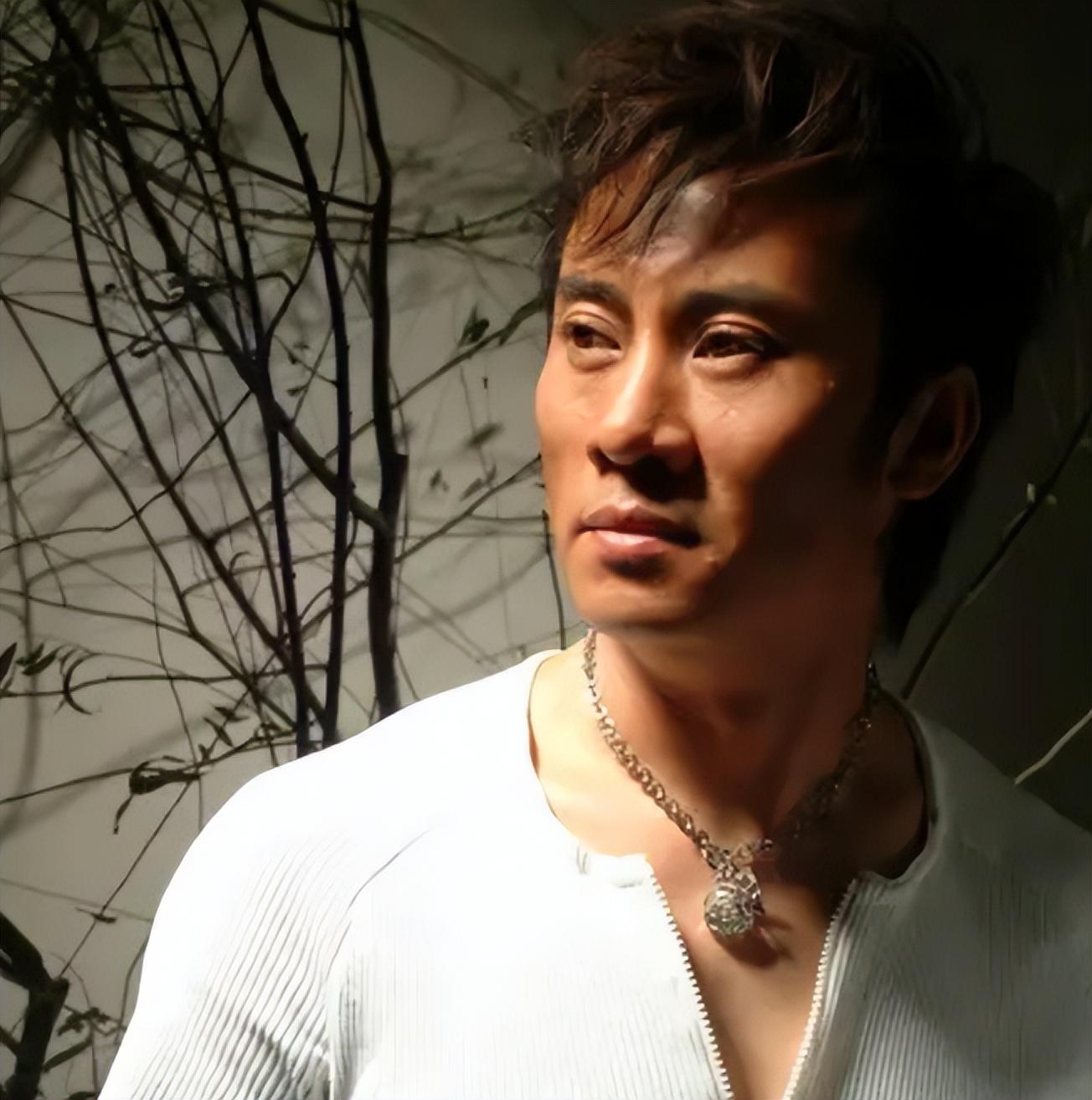 回顾江涛和岳母同住30年成名后不忘糟糠之妻原谅改嫁的亲妈