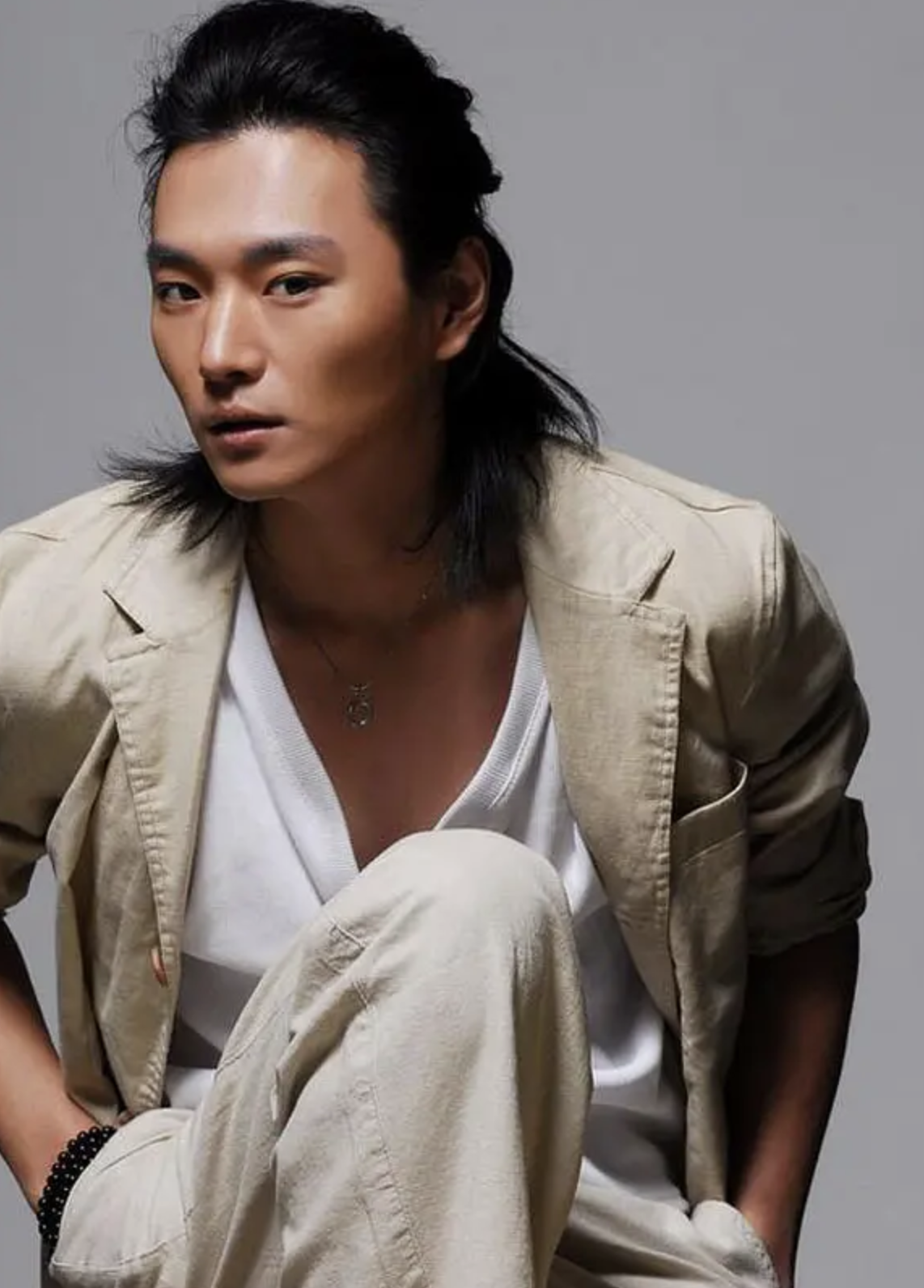 回顾演员赵鸿飞因一篇文章退圈消失了10年观众依旧盼他出现