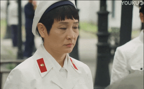 她身为警察局局长,即使穿着军装,依然看不到一丝雷厉风行的感觉.