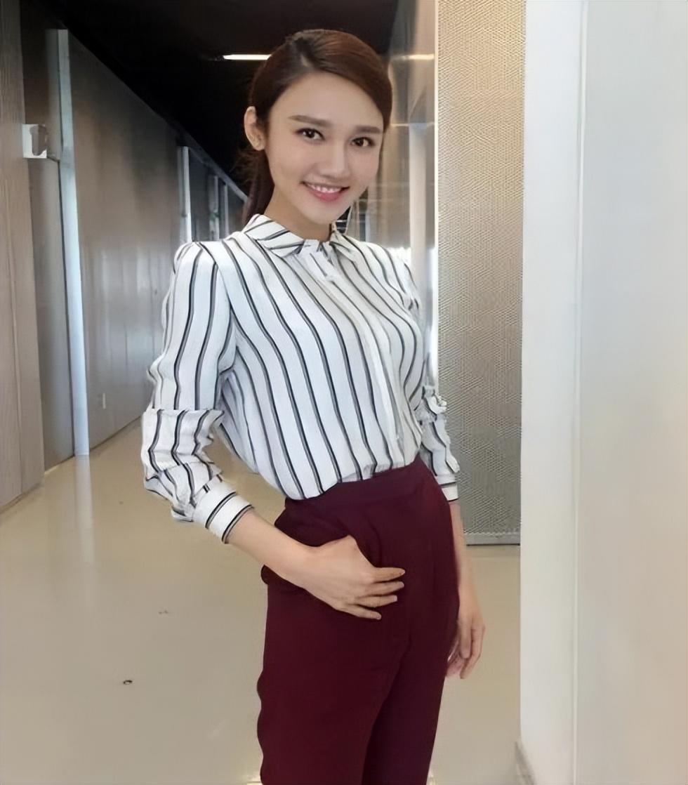 龙洋,这位在央视舞台上熠熠生辉的女主持人,其人生经历可谓丰富多彩.