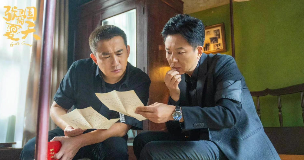 53岁刘奕君对比50岁段奕宏长相相似却走上截然相反的道路