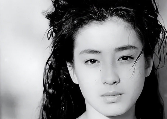 回顾:其母亲为何要这么对待宫泽理惠?如今她生活得怎么样了?