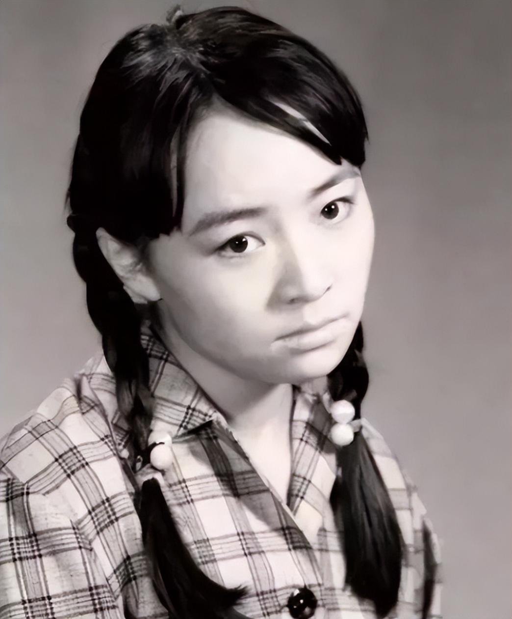 不要看如今的宋丹丹不修边幅,当年的她,漂亮连到倪萍都被比下去