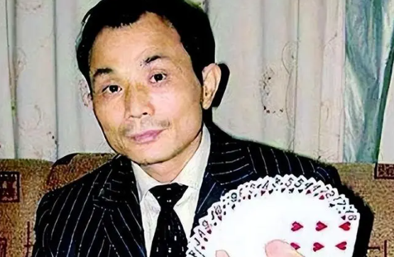 尧建云花150拜师江西赌王狂赢600万双腿被砍想起师傅一句话