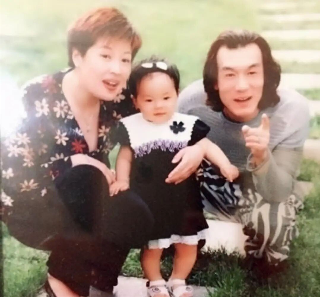 回顾哈文李咏病逝不改嫁给公婆生活费让公婆晚年不再流泪