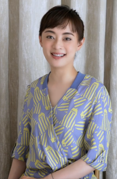 回顾孙俪怨恨父亲和继母无法割舍姐妹情谊泪水中与父亲和解