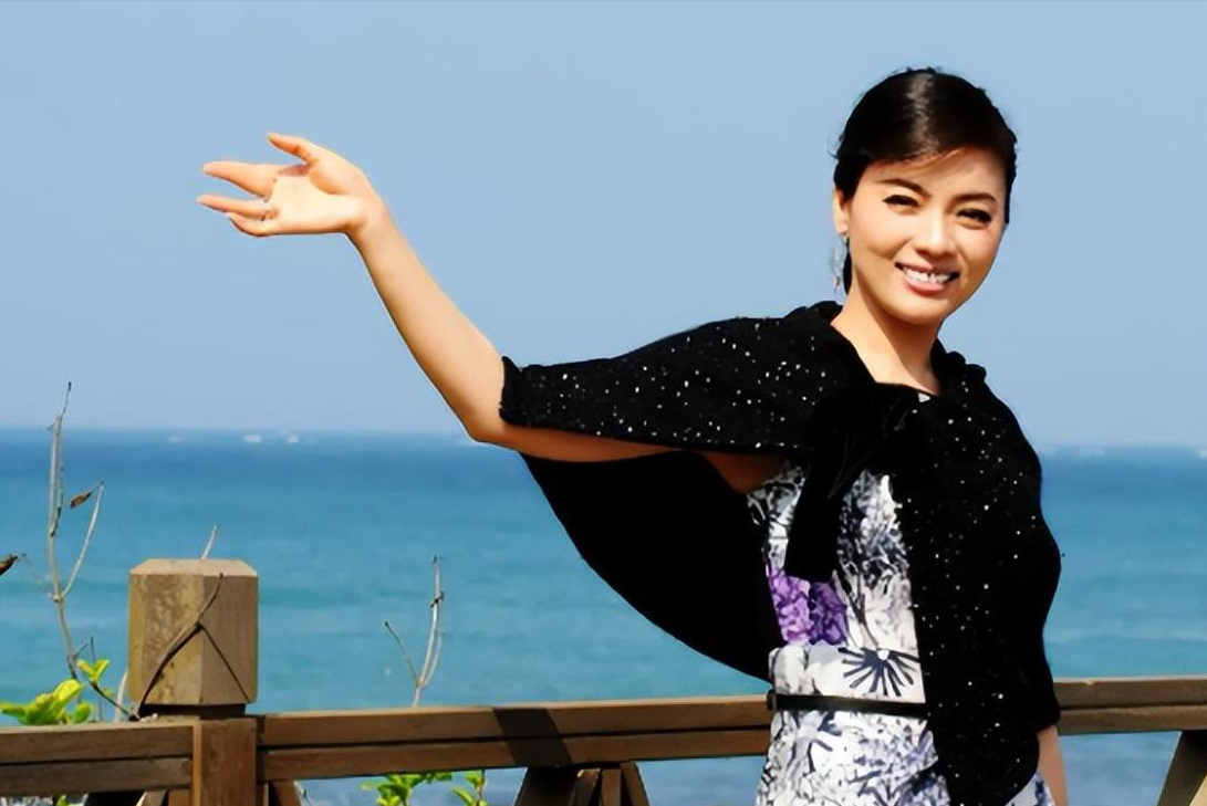 民歌天后陈思思嫁给青歌赛冠军师鹏生一女今46岁气质依旧动人