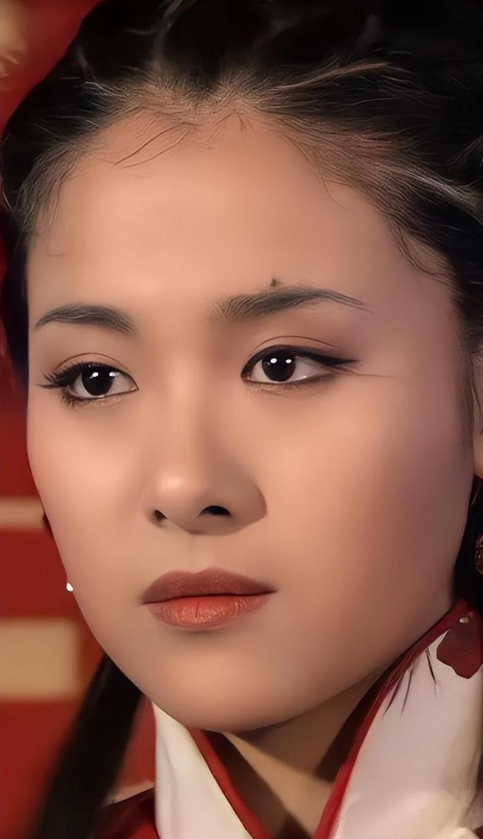 回顾这七位痣美人李建群柔情似水沈傲君楚楚动人