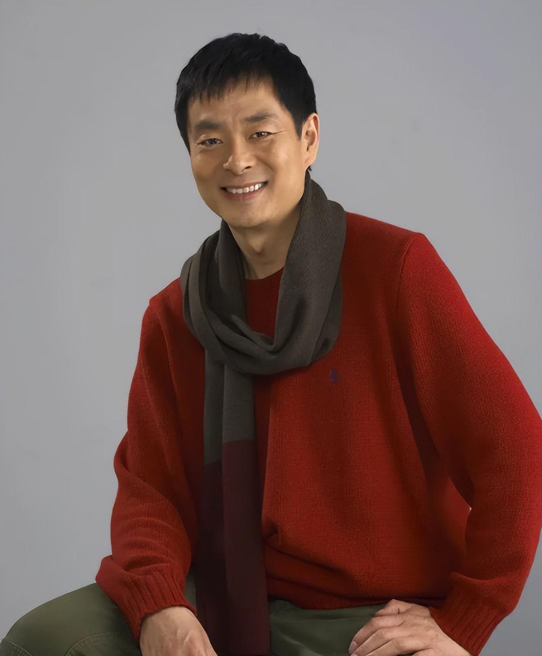 在空政话剧团时,濮存昕认识了妻子宛萍.