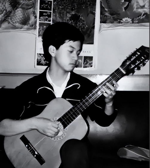 不生孩子李健结婚19年后与妻子的二人世界依旧很甜蜜