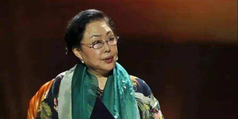 之后孙铁在爷爷奶奶的照顾下渐渐失去了对学习的兴趣.