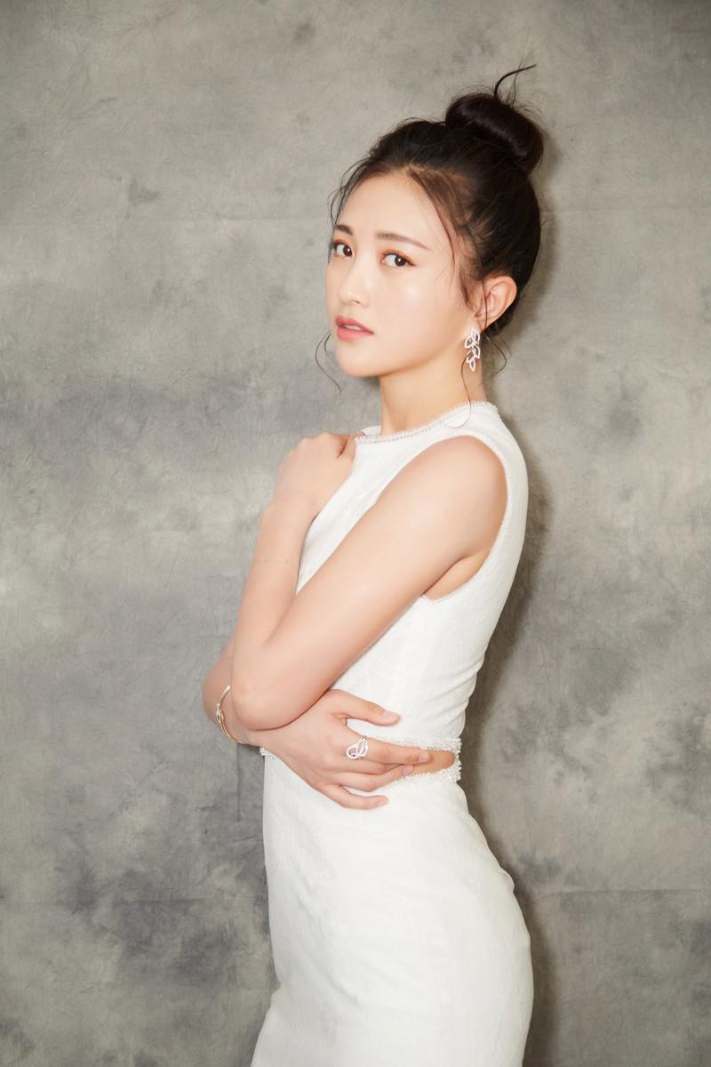 猎冰主演包文婧牵手男星包贝尔丈夫一次次将她感动哭