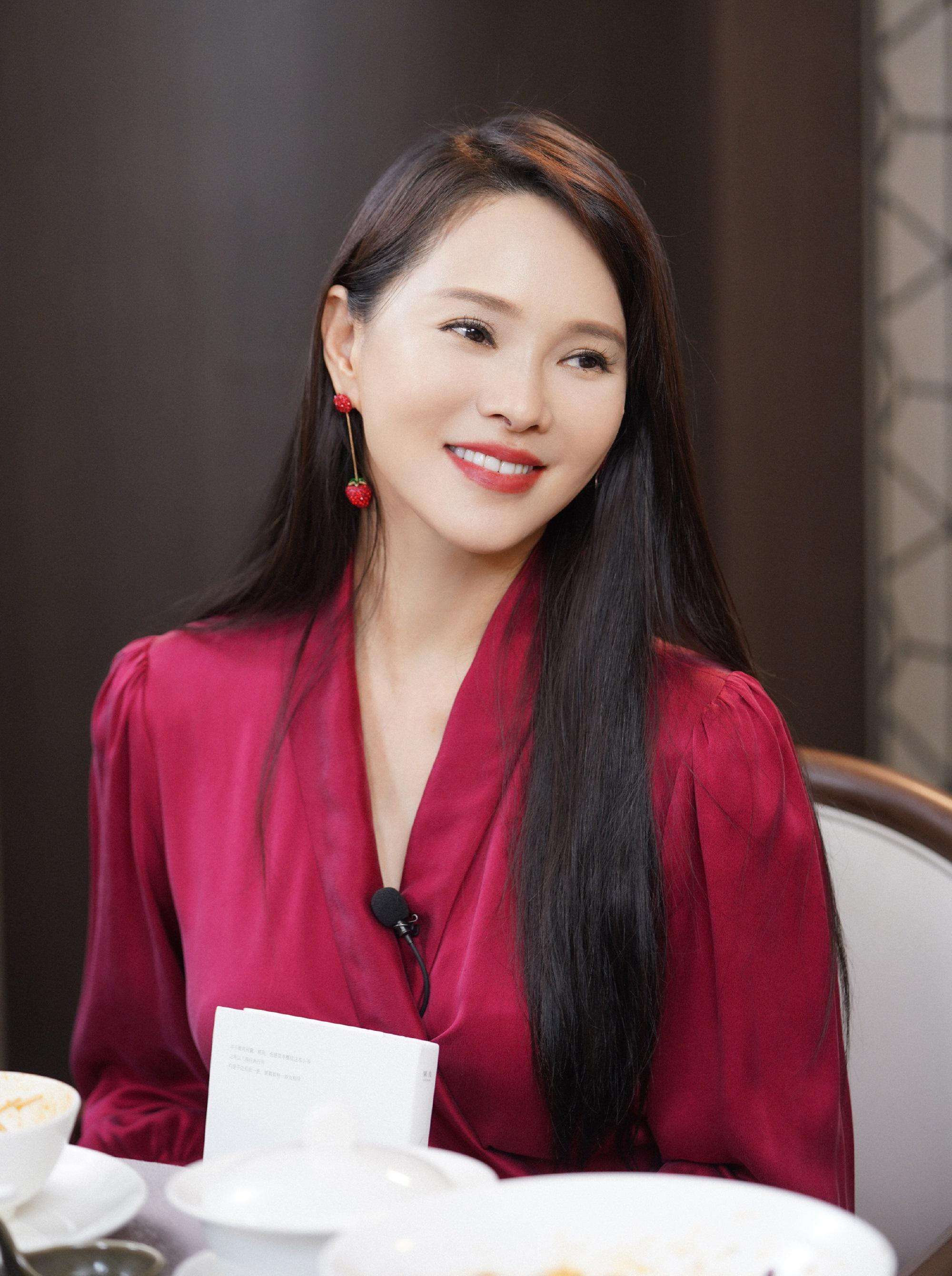 回顾伊能静出轨黄维德被渣改嫁小十岁老公婆婆把她当亲女儿