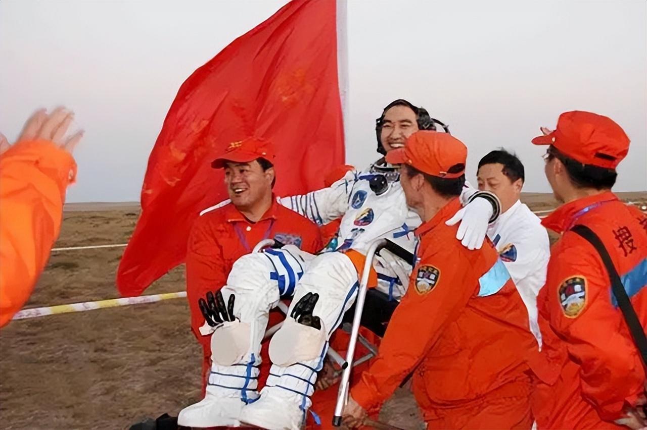 回顾翟志刚的爱人张淑静长相清秀招人喜欢婚后却主动提出离婚