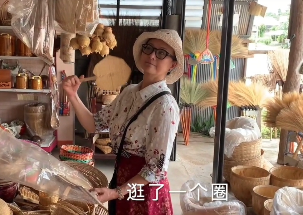 回顾港片红极一时10位武打女星现状有人离世有人63岁还没结婚