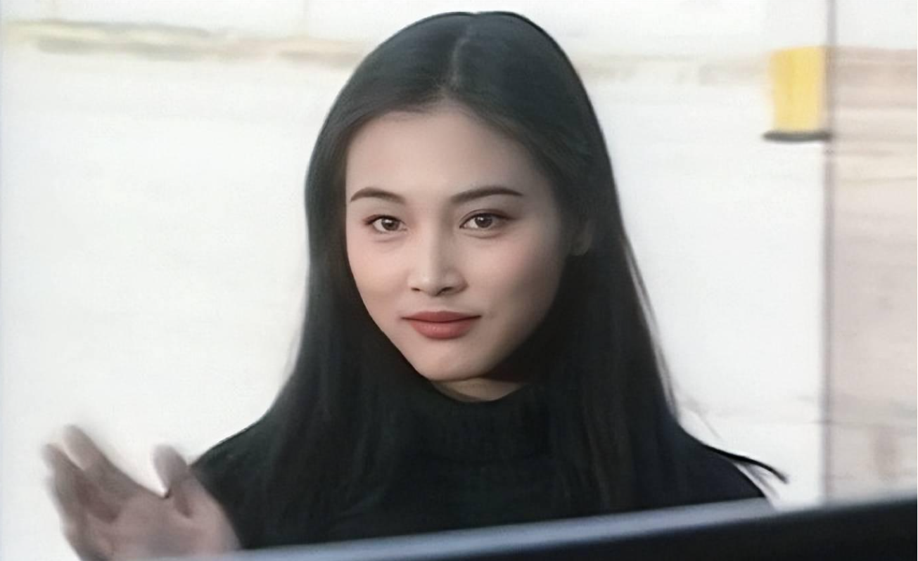 张延父亲早逝嫁大5岁香港演员生一女和丈夫拥有两个家