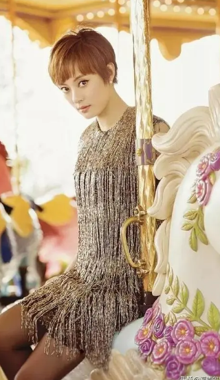 回顾孙俪怨恨父亲和继母无法割舍姐妹情谊泪水中与父亲和解