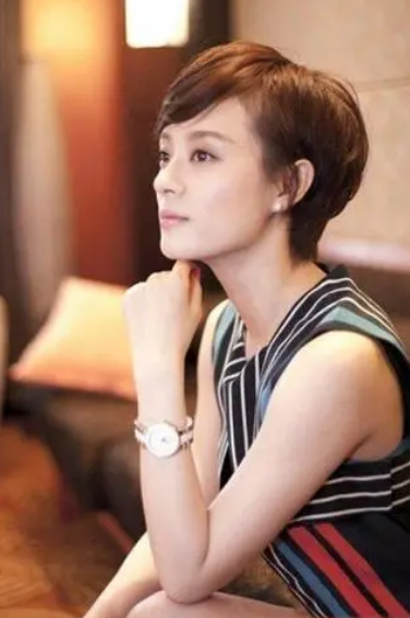 回顾孙俪怨恨父亲和继母无法割舍姐妹情谊泪水中与父亲和解