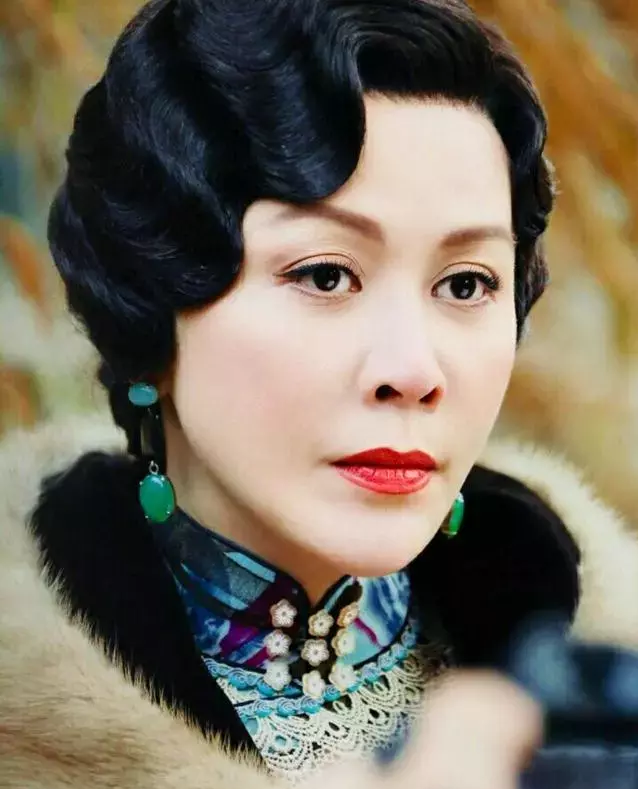 回顾花钱如流水的6位女星有钱也养不起她们高消费你想都想不到