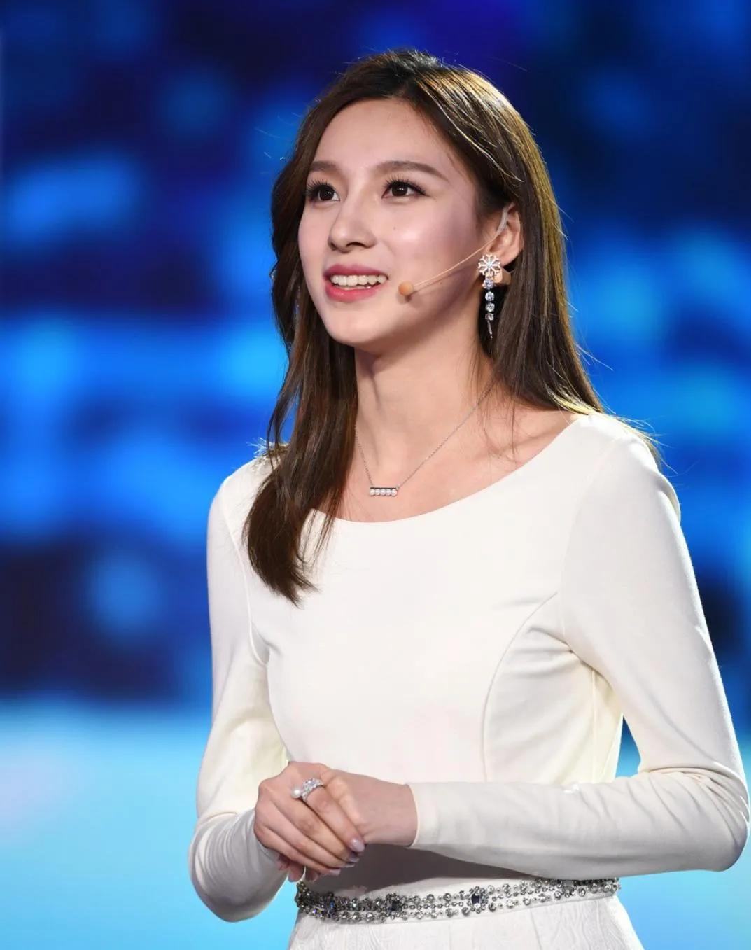 春晚新星马凡舒,事业风光感情空白