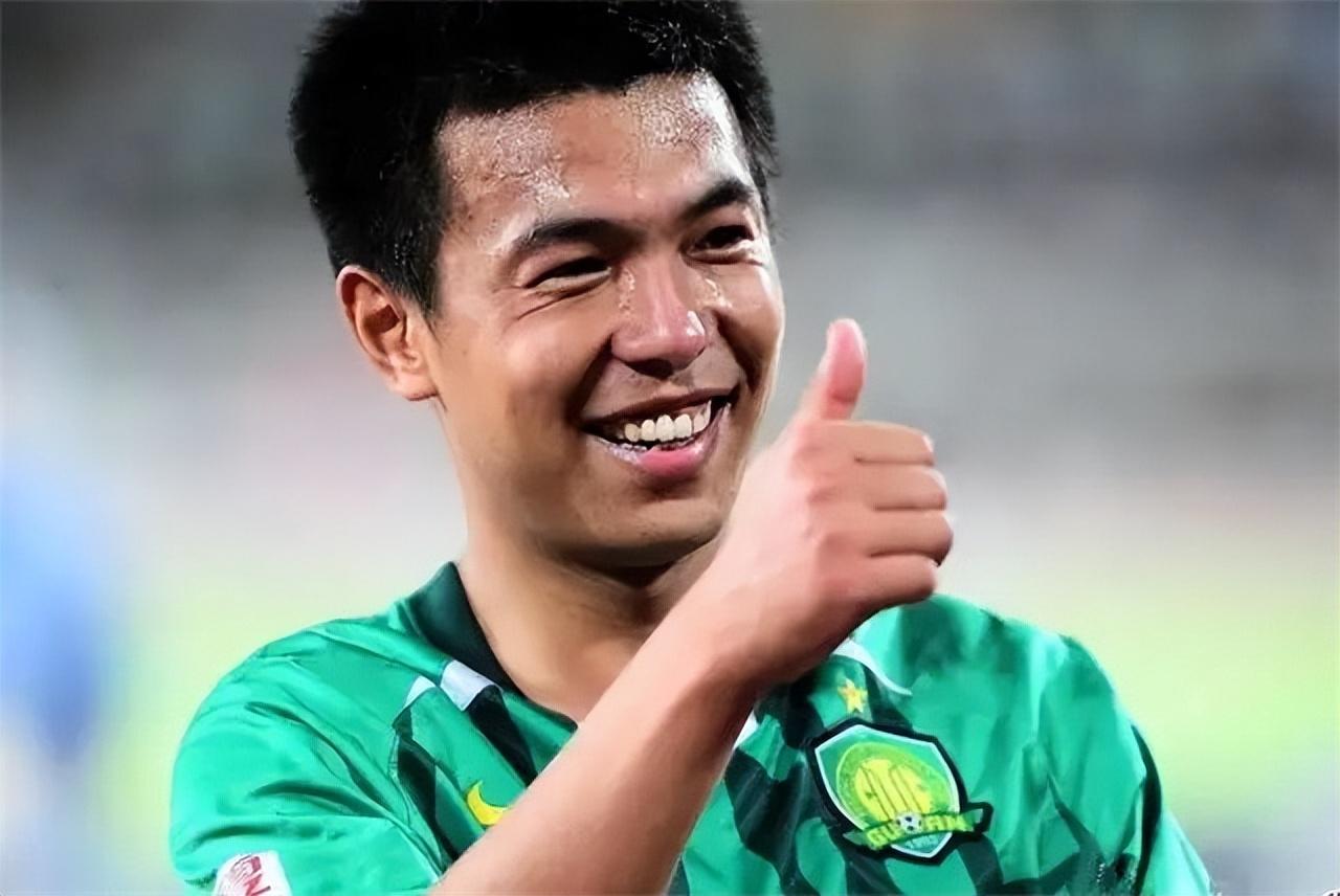 回顾国足徐亮:28岁落选国家队,退役后教学,今投资海外生活滋润