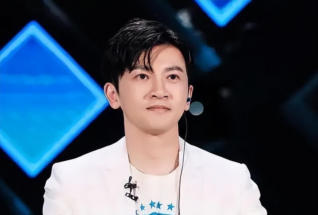 回顾表面上是端正男神其实鼻子歪斜这8位男星经不起细看