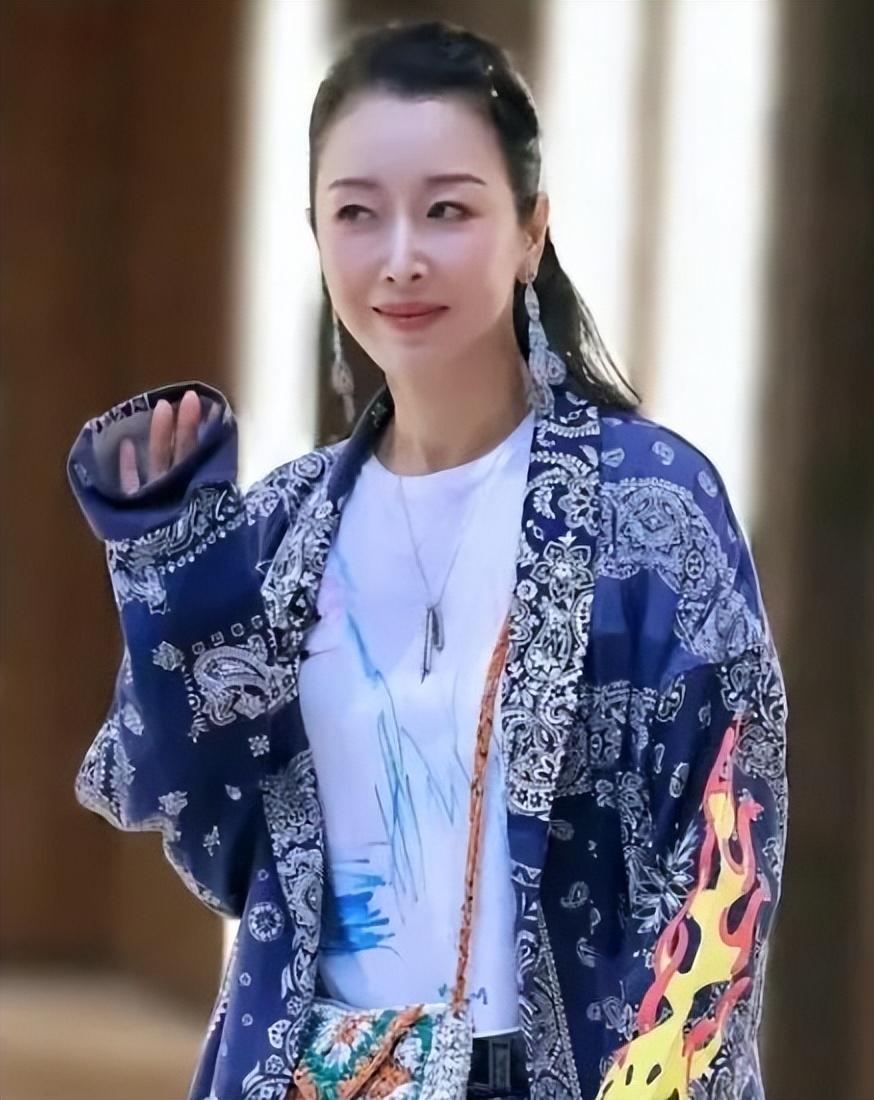 孙悦嫁大9岁二婚富豪生冠军儿子如今的她证明李健没说错