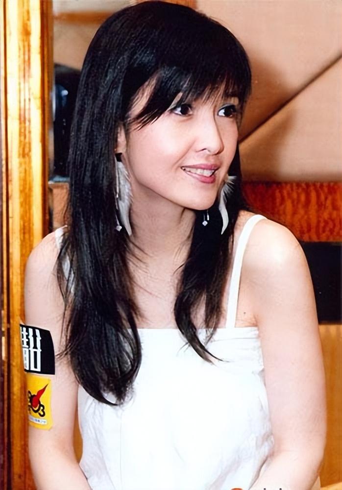 周慧敏:时光不败的"玉女掌门人"