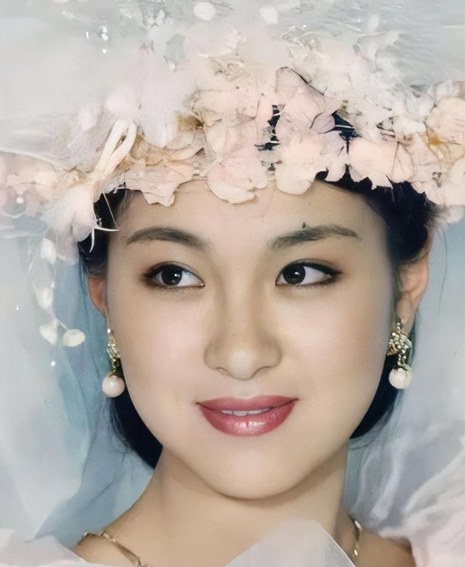 回顾这七位痣美人李建群柔情似水沈傲君楚楚动人