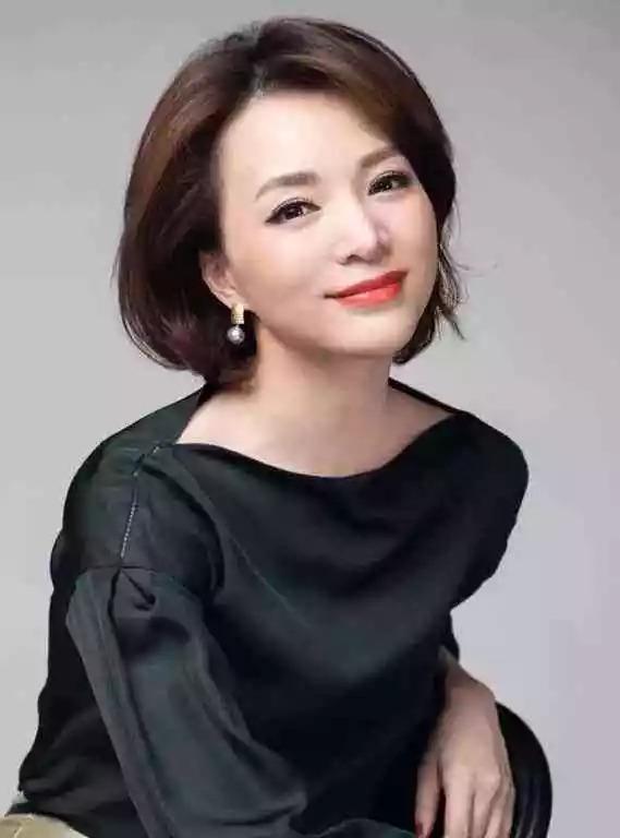 央视女神董卿霸气归来新节目再挑大梁50岁依旧稳坐一姐之位