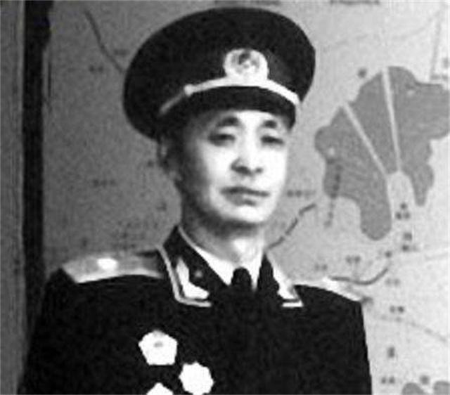 1957年开国少将要回乡务农肖华劝说你应静养争取活到60岁