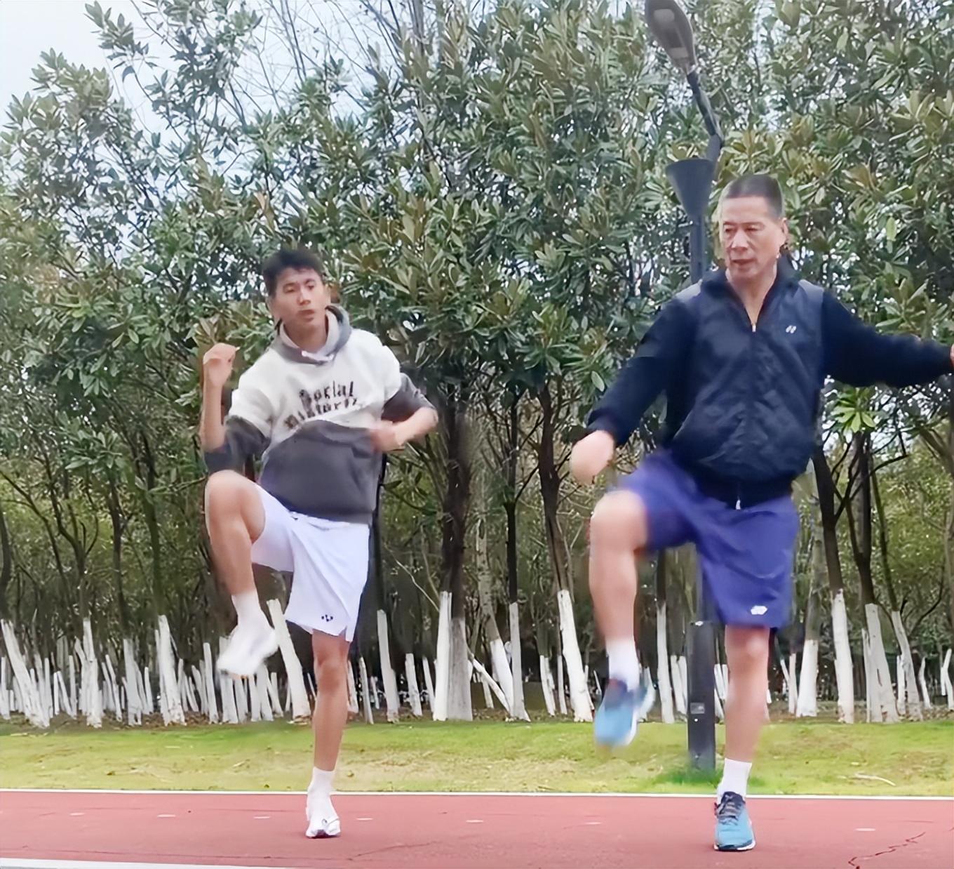 羽坛三剑客熊国宝为吃饱饭打羽毛球离婚又再婚现状如何