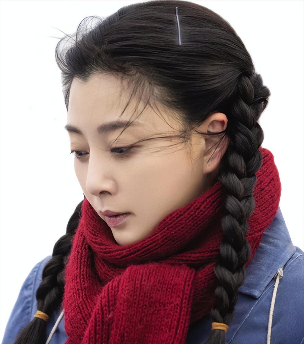 回顾这七位痣美人李建群柔情似水沈傲君楚楚动人