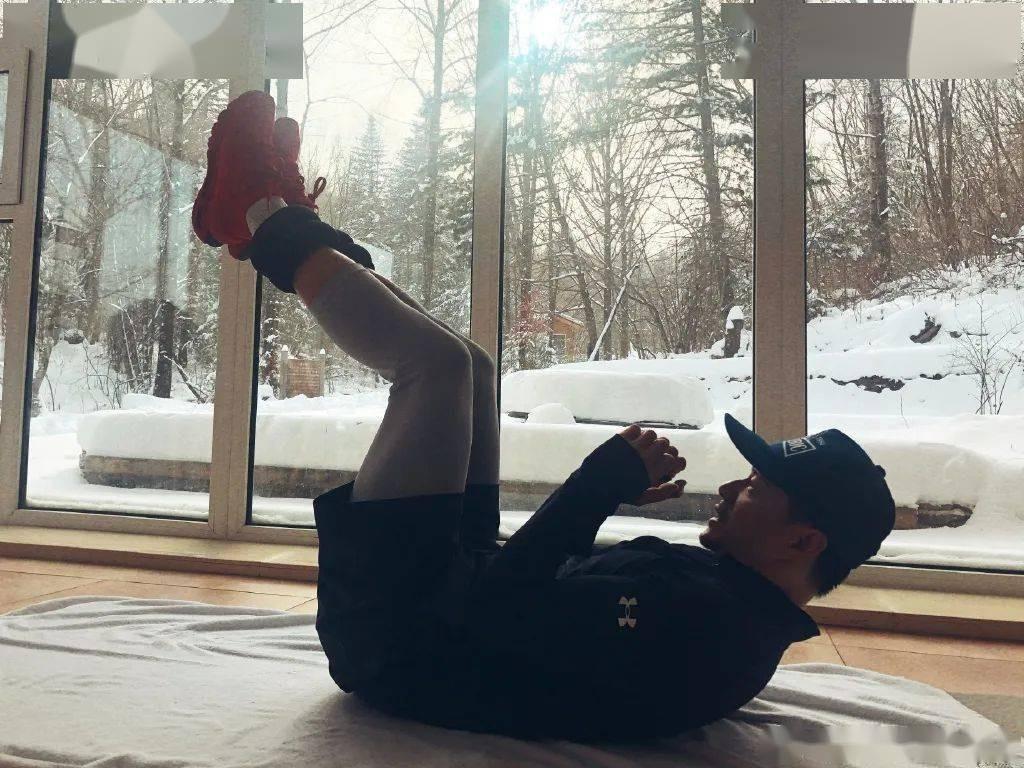 回顾留长发敬礼都不会要演军人小鲜肉们学学这几位演员吧