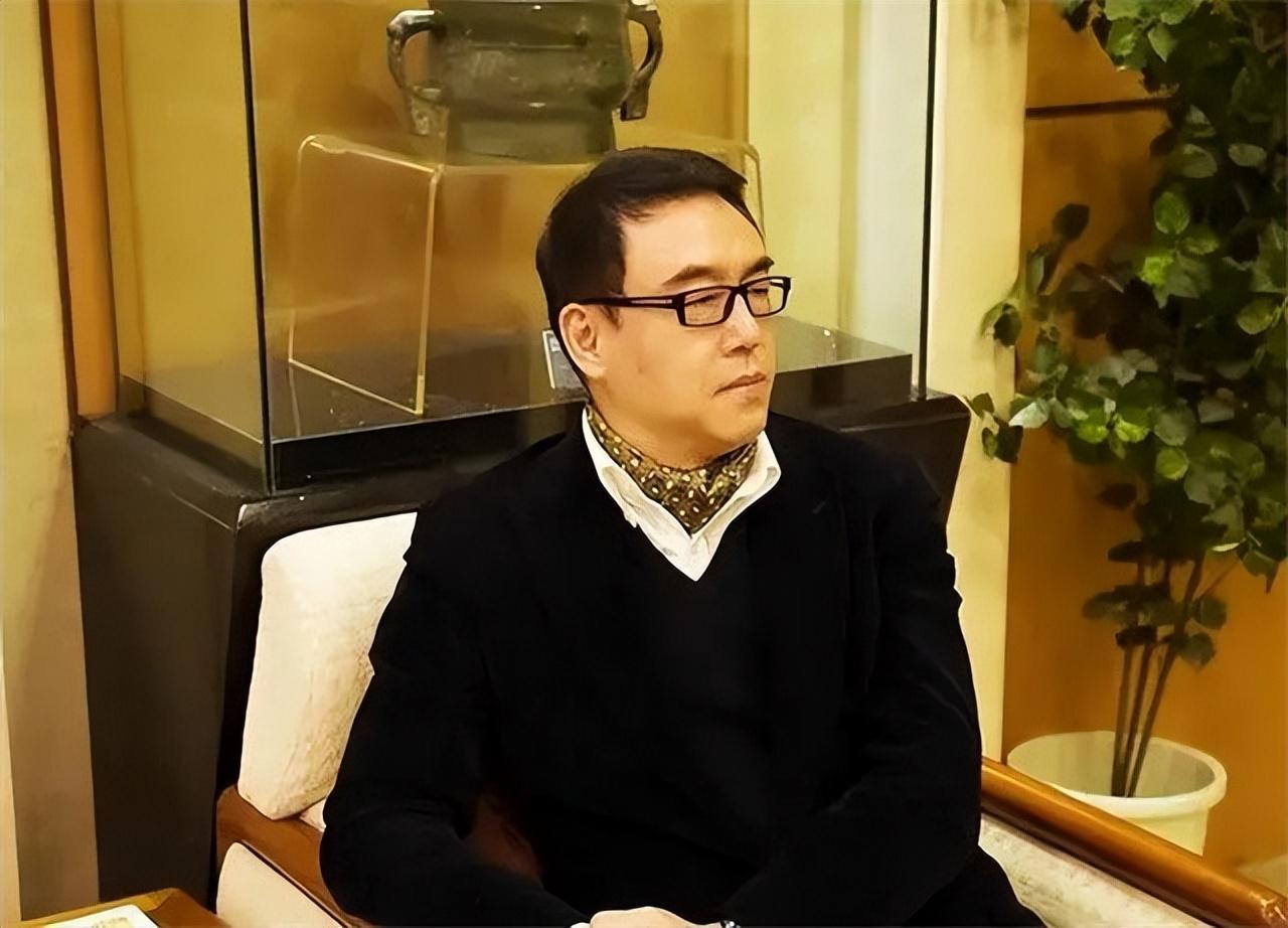 回顾郎昆春晚总导演出轨舞蹈演员52岁患脑瘤抛弃瘫痪小三